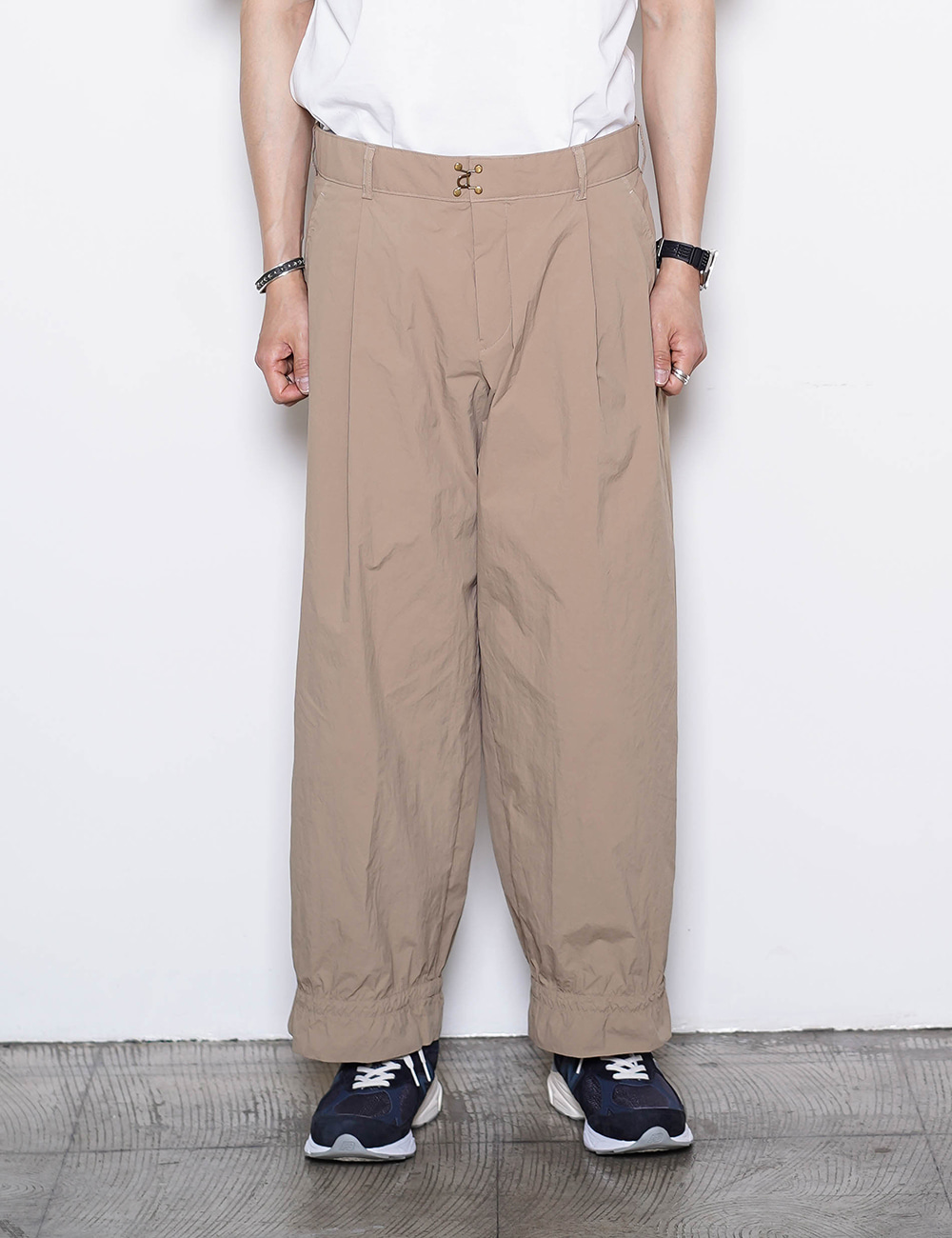 22SCM-P06105 Nylon Wide Pants (Beige)