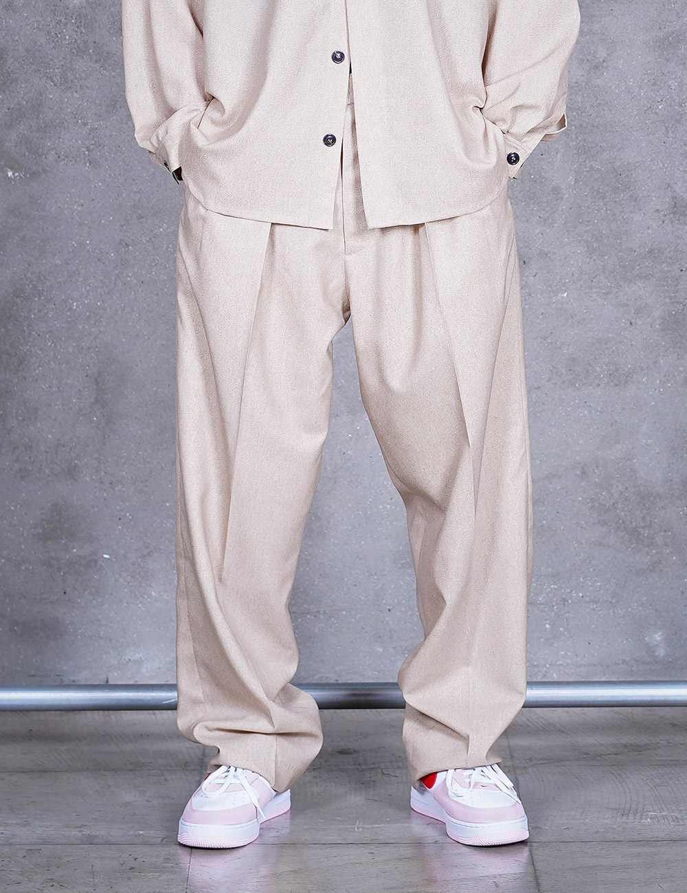 Relaxed Trousers (Beige)
